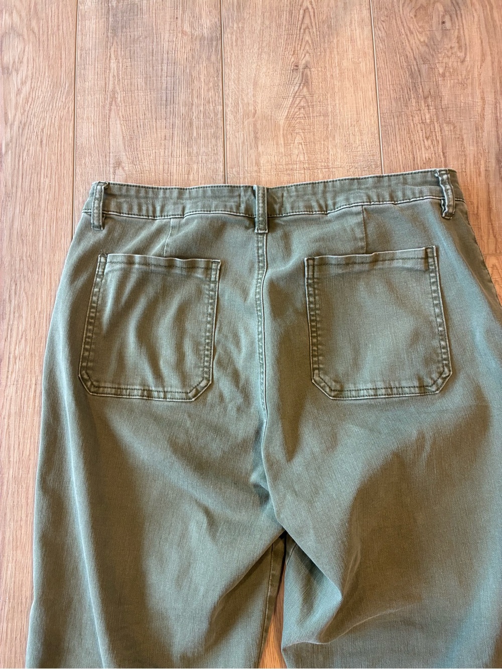 Kut from the Kloth Elizabeth straight leg crop Cargo Pants in Olive 14 autumn - Picture 8 of 8